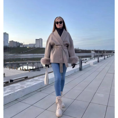 Regine | Damen Mantel mit Kunstpelzbesatz und Gürtel Winterstil