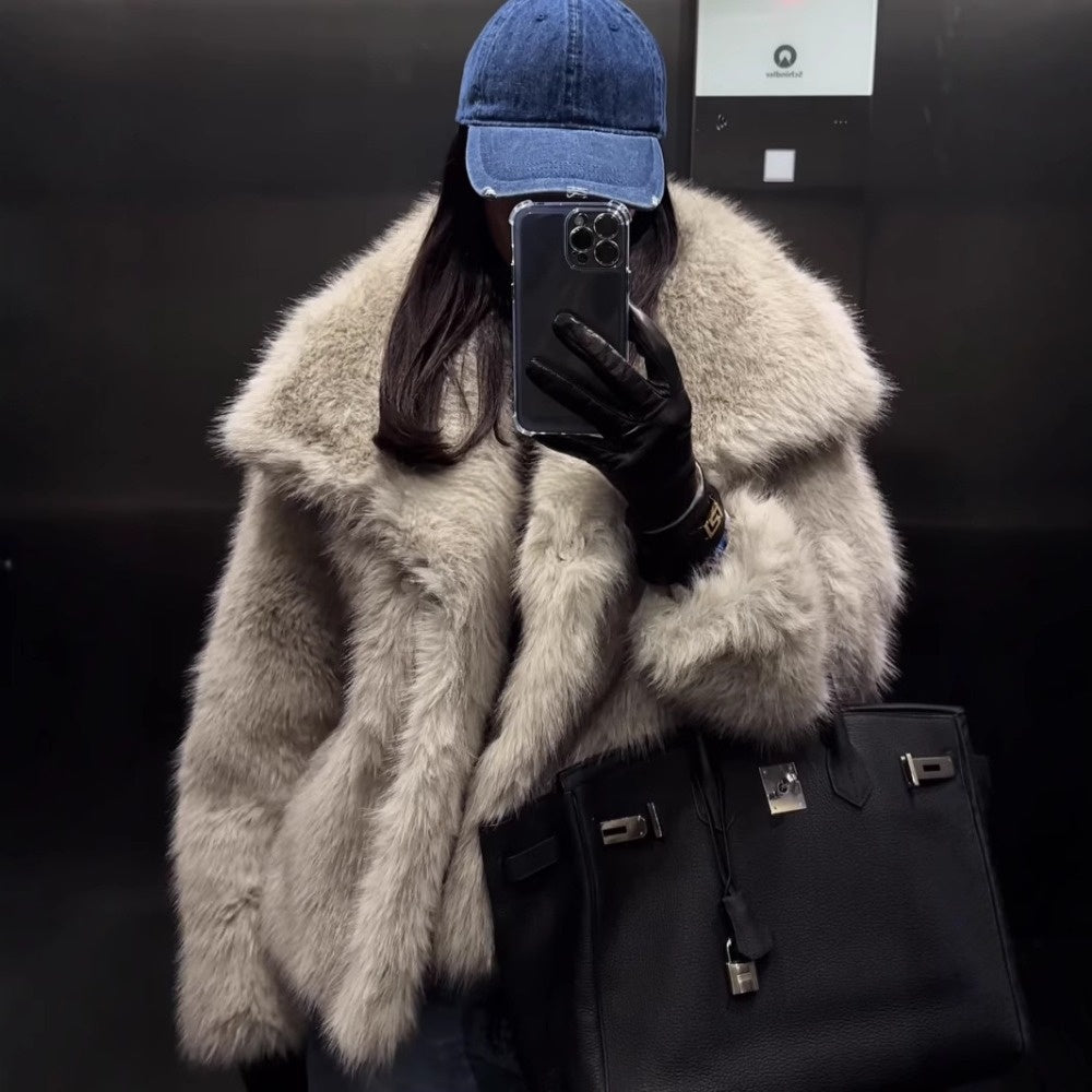 Renate | Damen Eleganter Kunstpelz Mantel Winteroutfit