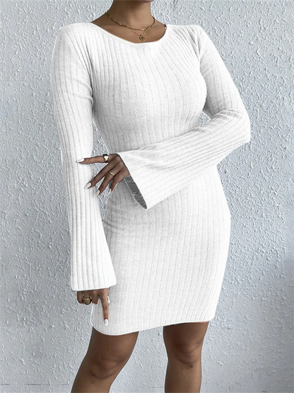 Kathrin | Damen Geripptes Strickkleid mit Glockenärmeln