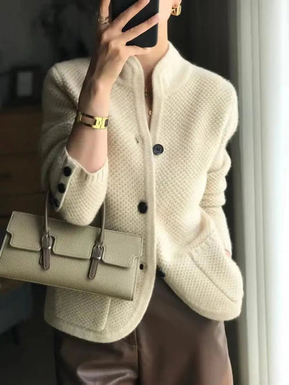 Carolin | Damen Strickjacke mit Knöpfen aus Wollmischung