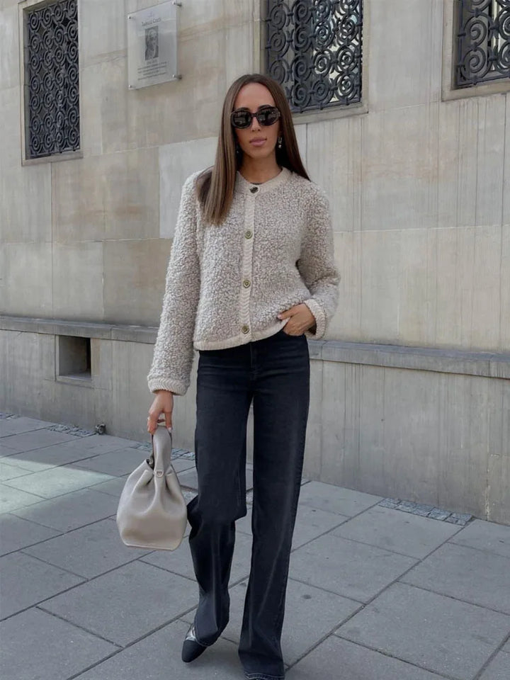 Kerstin | Schicke Flauschige Strickjacke mit Knopfverschluss