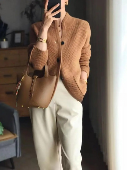 Carolin | Damen Strickjacke mit Knöpfen aus Wollmischung