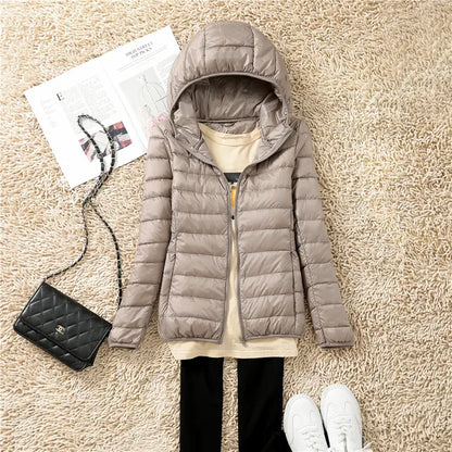 Doris | Damen-Winterjacke mit Kapuze und Reißverschluss