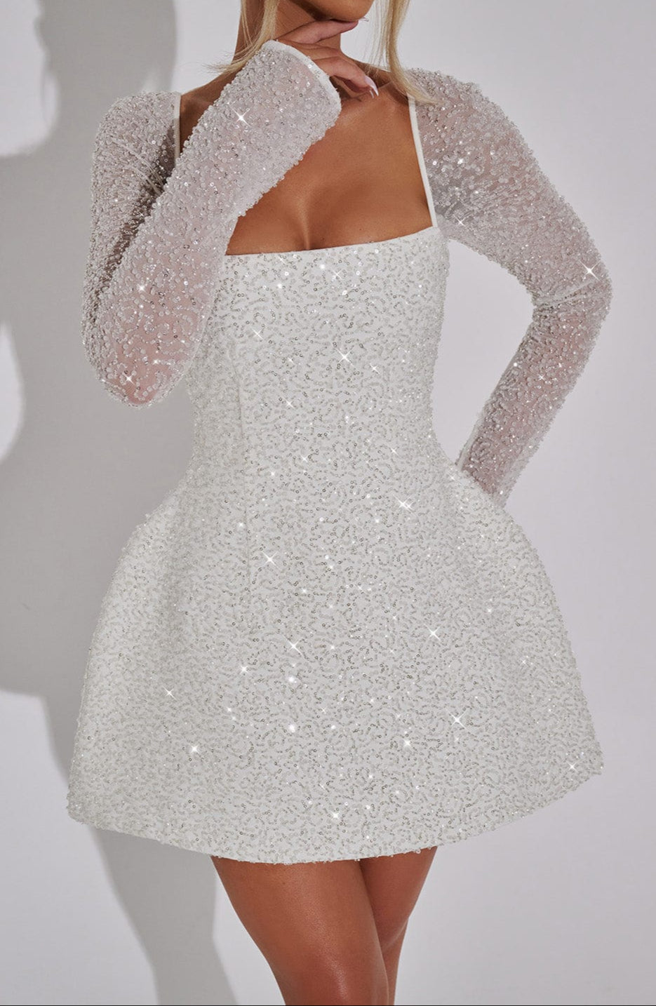 Leonie | Damen Minikleid mit Statement Eleganten Perlendetails