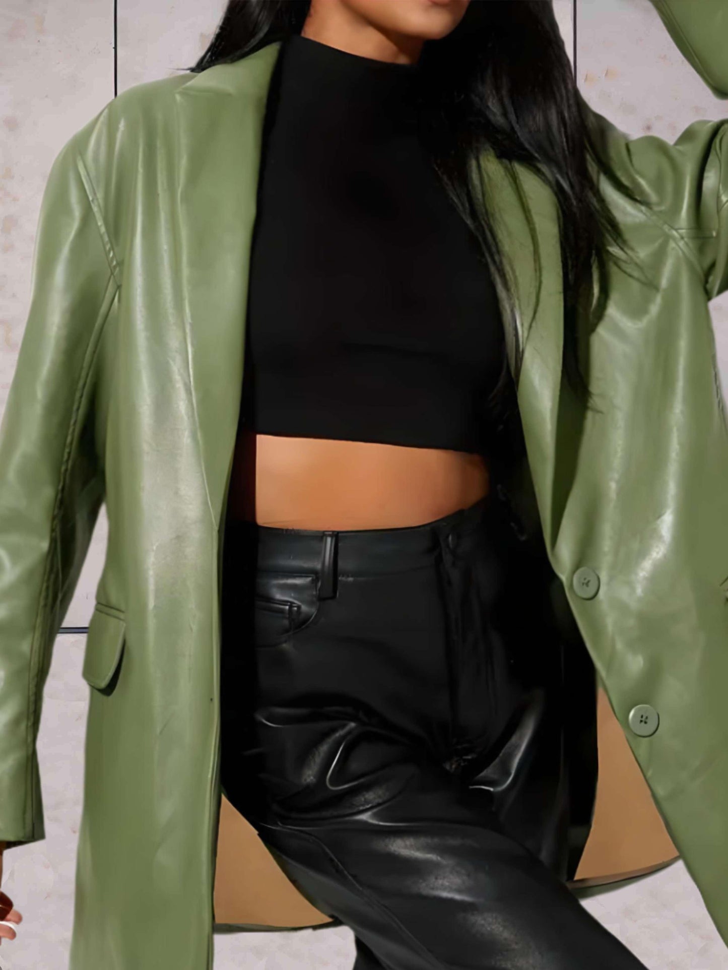 Karla | Damenleder-Blazerjacke mit Knopfdetail